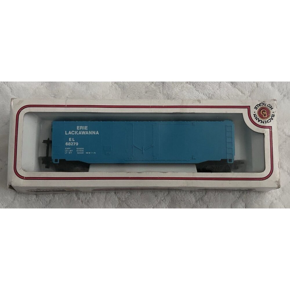 Bachmann HO “Erie Lackawanna” 51' Plug-Door Box Car #68279 with Original Box
